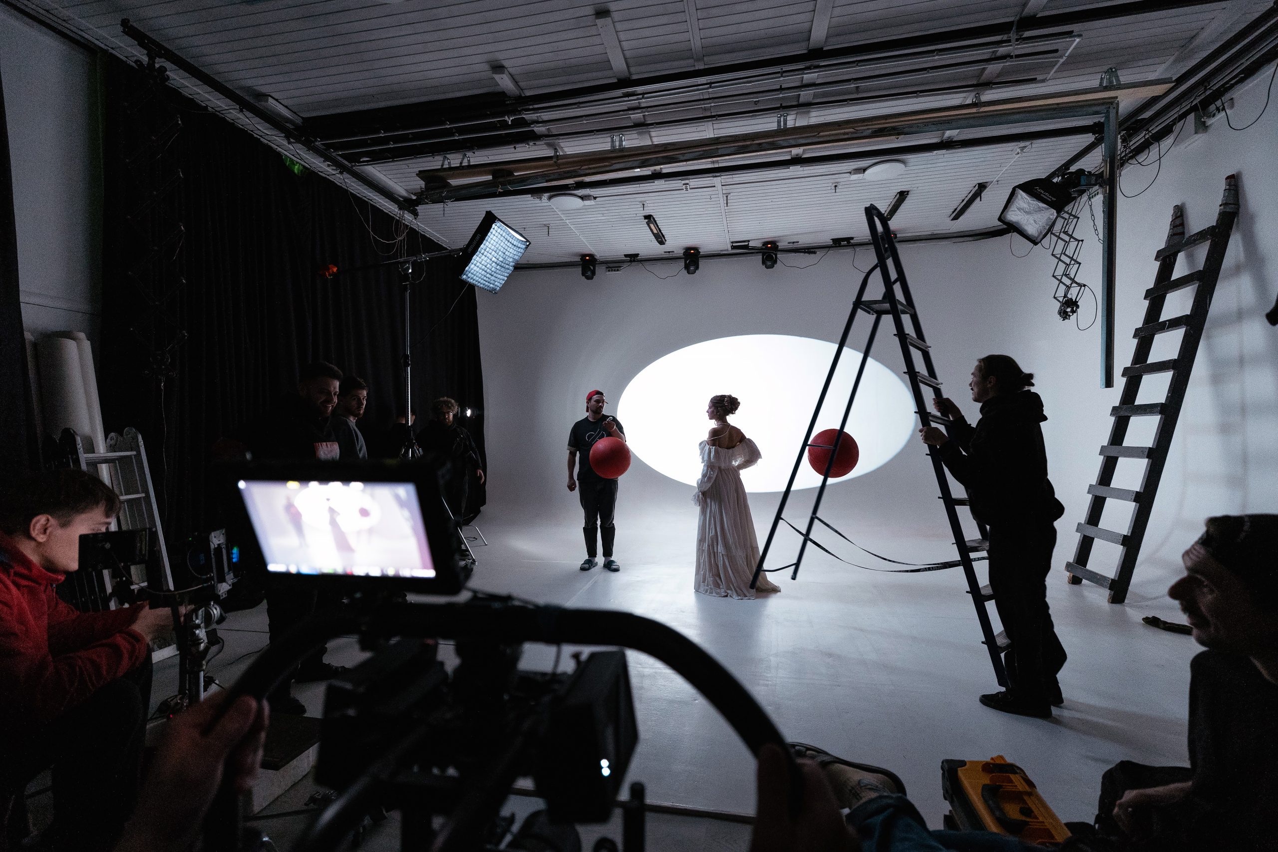 Контакты — изображение 1